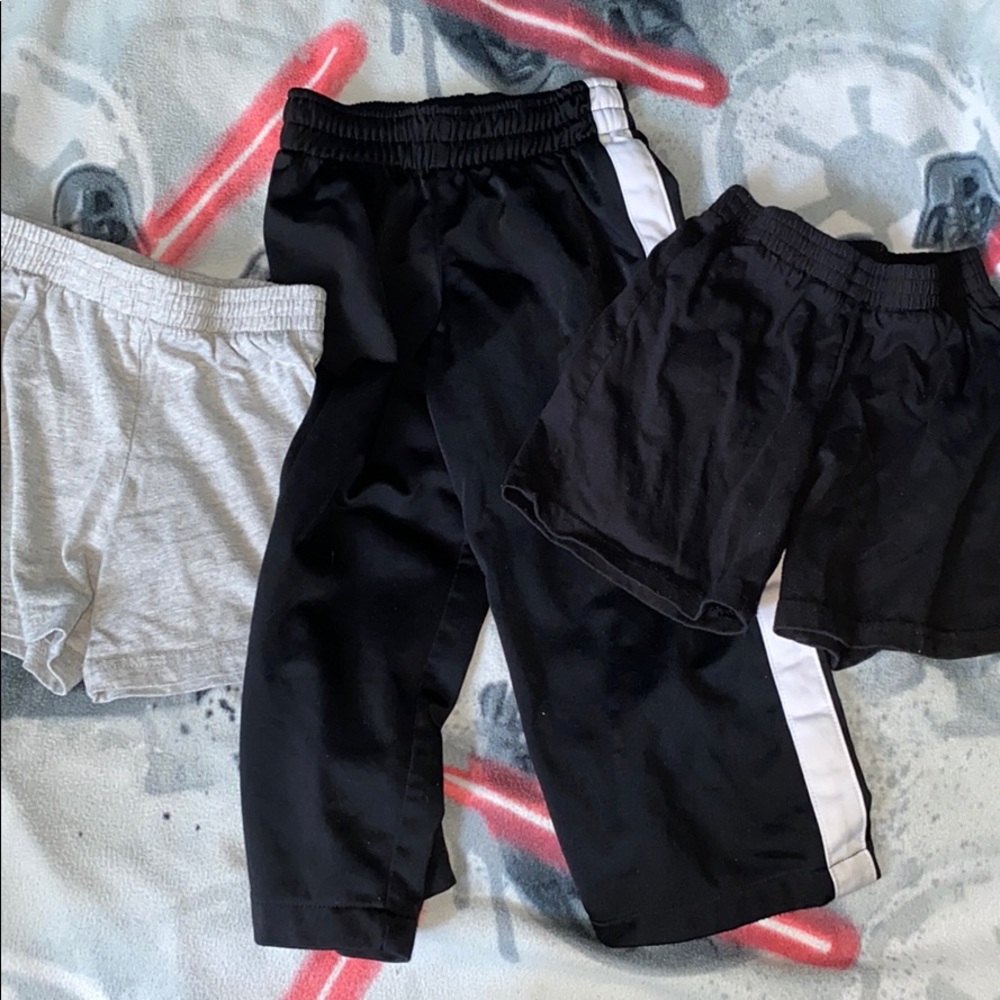 BOGO💙💙 3T pants and shorts bundle